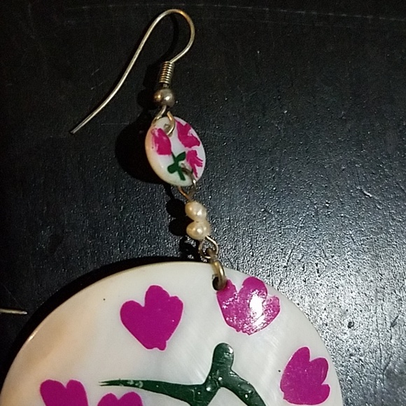 Hand Painted Shell Earring - Picture 3 of 3